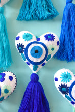 Load image into Gallery viewer, corazon azul tassel