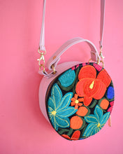 Load image into Gallery viewer, button bag