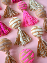 Load image into Gallery viewer, concha tassels