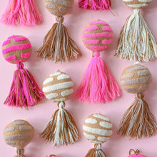 Load image into Gallery viewer, concha tassels