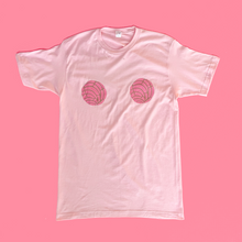 Load image into Gallery viewer, cuida tus conchas t-shirt